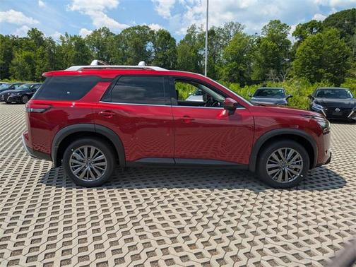 2025 Nissan Pathfinder SL 4WD