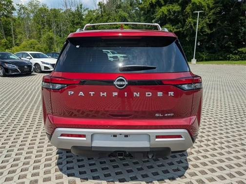 2025 Nissan Pathfinder SL 4WD