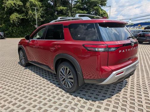 2025 Nissan Pathfinder SL 4WD