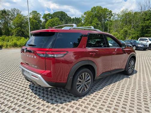 2025 Nissan Pathfinder SL 4WD