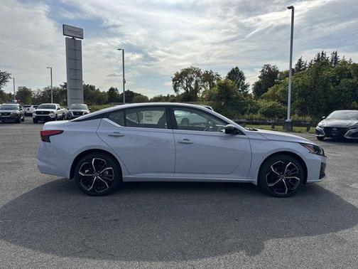 2025 Nissan Altima SR