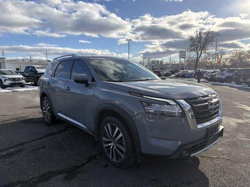 2022 Nissan Pathfinder Platinum