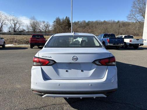Gray Sky Pearl 2025 Nissan Versa 1.6 SV