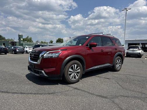 2022 Nissan Pathfinder SL