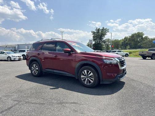 2022 Nissan Pathfinder SL
