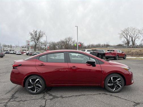2025 Nissan Versa 1.6 SR