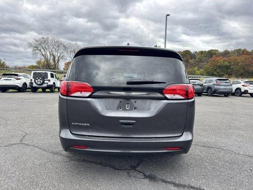2021 Chrysler Voyager LX