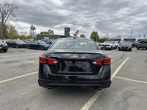 2025 Nissan Altima SR