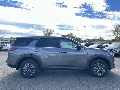 2025 Nissan Pathfinder S