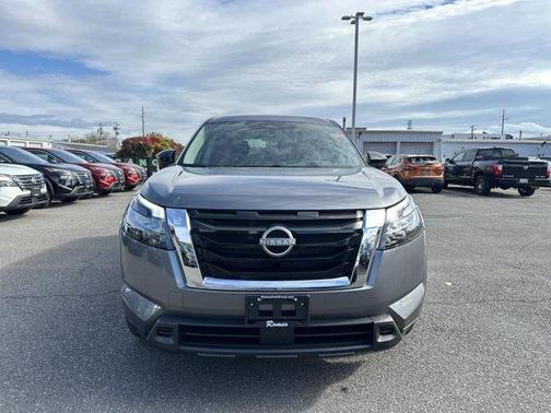 2025 Nissan Pathfinder S