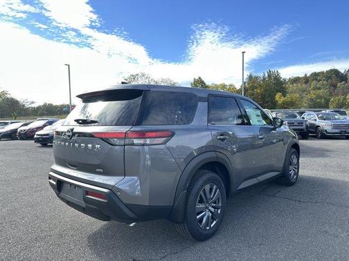 2025 Nissan Pathfinder S