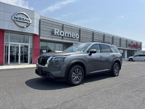 2025 Nissan Pathfinder SV