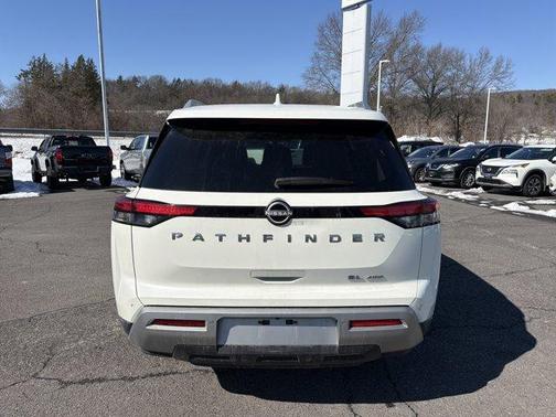 2023 Nissan Pathfinder SL