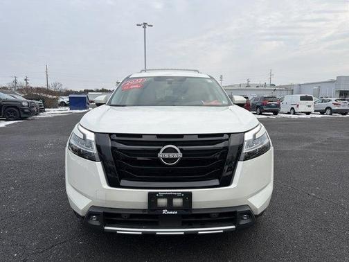 2022 Nissan Pathfinder SL