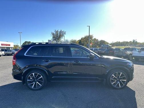 2019 Volvo XC90 T6 Momentum