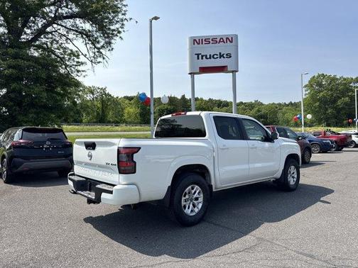 2024 Nissan Frontier SV