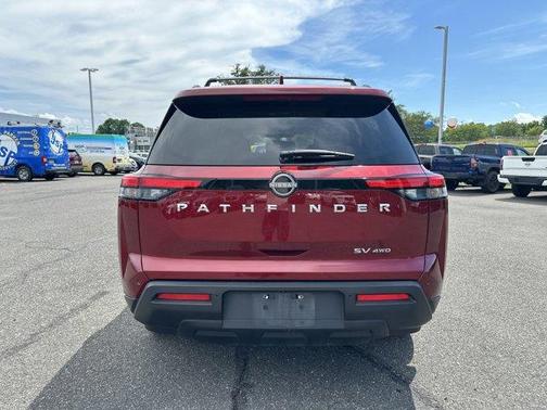 2022 Nissan Pathfinder SV