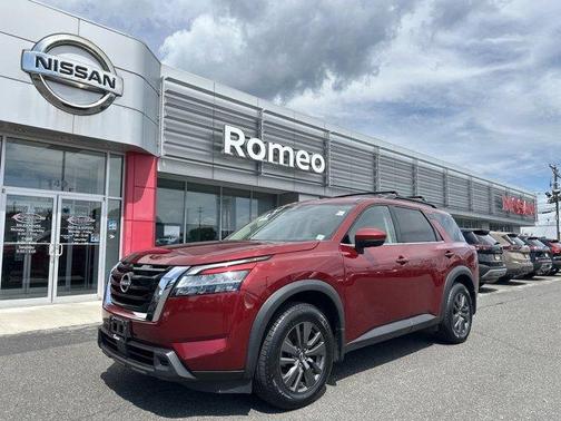 2022 Nissan Pathfinder SV