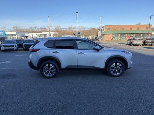 Brilliant Silver Metallic 2023 Nissan Rogue SV