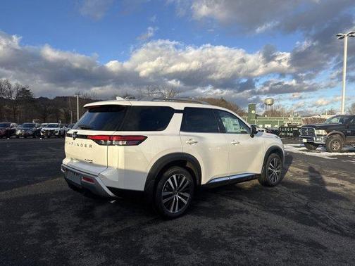 2025 Nissan Pathfinder Platinum