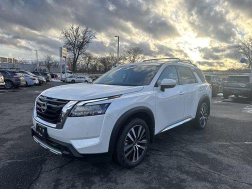 2025 Nissan Pathfinder Platinum