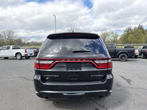 DB Black Crystal Clearcoat 2023 Dodge Durango Citadel