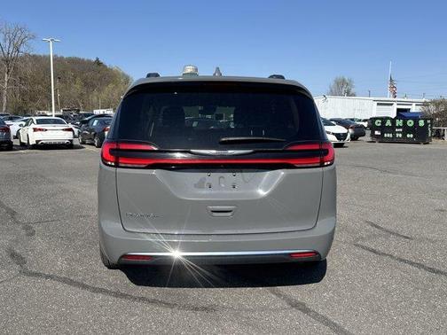 2022 Chrysler Pacifica Touring-L