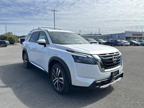 2025 Nissan Pathfinder Platinum