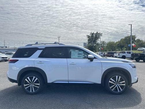 2025 Nissan Pathfinder Platinum
