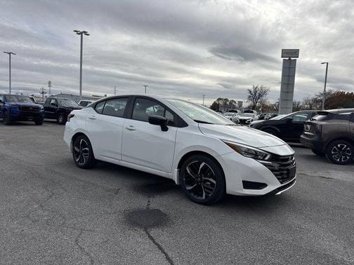 2025 Nissan Versa 1.6 SR