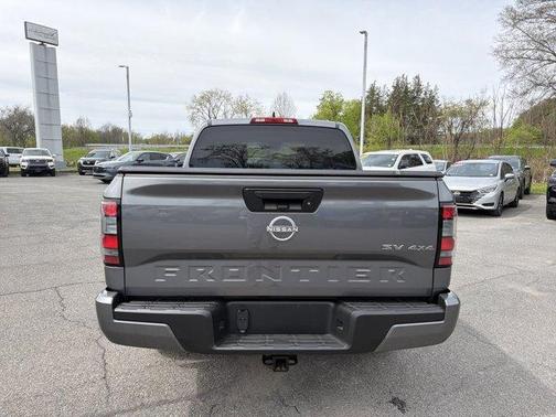 Gun Metallic 2024 Nissan Frontier SV