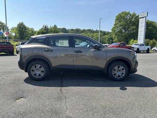 2025 Nissan Kicks S