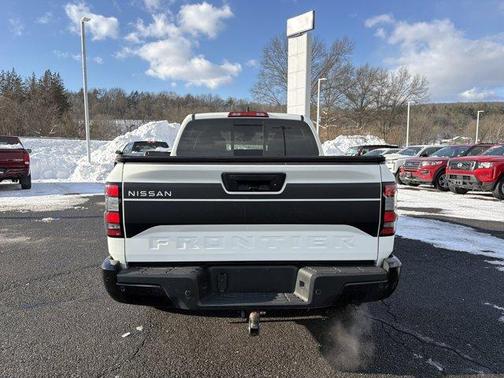 2024 Nissan Frontier SV