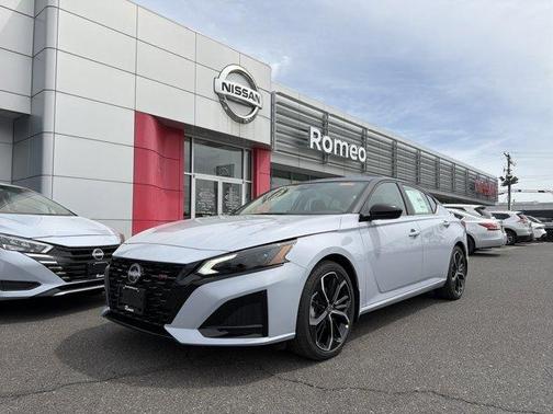 2t Gry Blk Roof 2026 Nissan Altima 2.5 SR