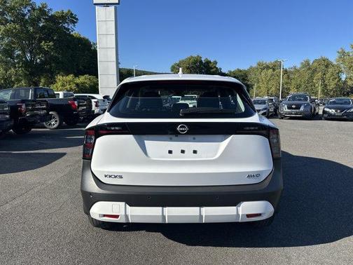 2025 Nissan Kicks S