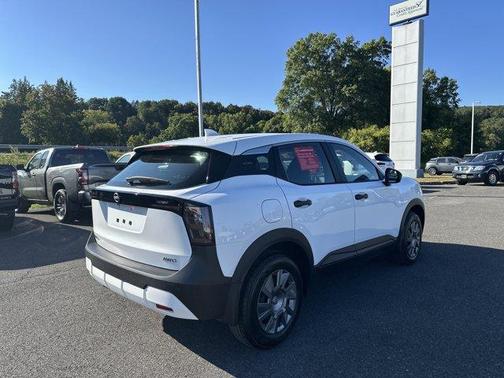 2025 Nissan Kicks S