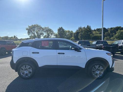 2025 Nissan Kicks S