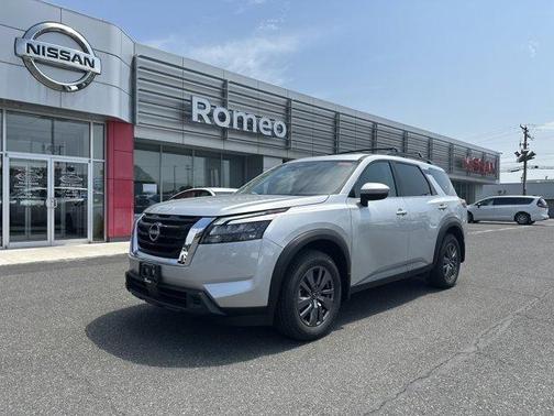 2025 Nissan Pathfinder SV