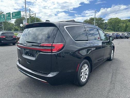 2022 Chrysler Pacifica Touring-L