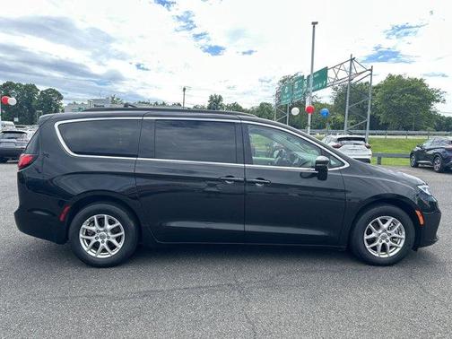 2022 Chrysler Pacifica Touring-L