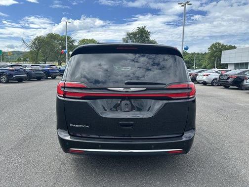 2022 Chrysler Pacifica Touring-L
