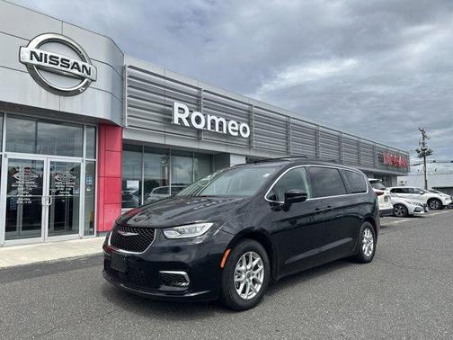 2022 Chrysler Pacifica Touring-L