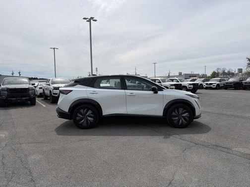 2 Tone White / Black Roof 2023 Nissan ARIYA EVOLVE+