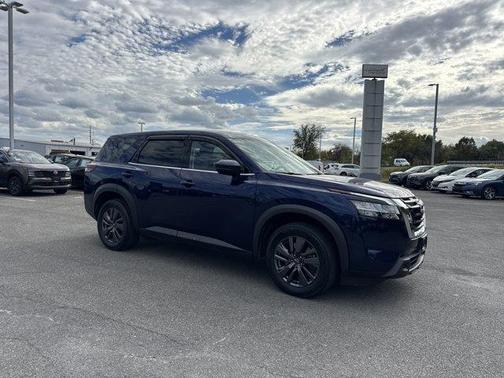 2022 Nissan Pathfinder S