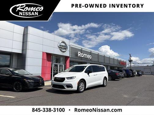 Bright White Clearcoat 2024 Chrysler Pacifica Touring-L