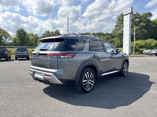 2022 Nissan Pathfinder Platinum