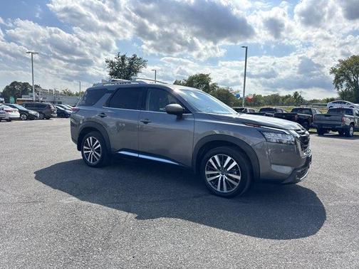 2022 Nissan Pathfinder Platinum