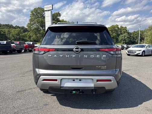 2022 Nissan Pathfinder Platinum