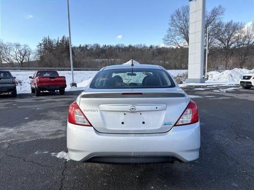 2016 Nissan Versa 1.6 S+