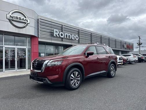 2022 Nissan Pathfinder SL
